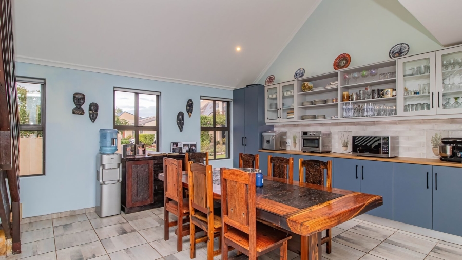 4 Bedroom Property for Sale in Sandbaai Western Cape